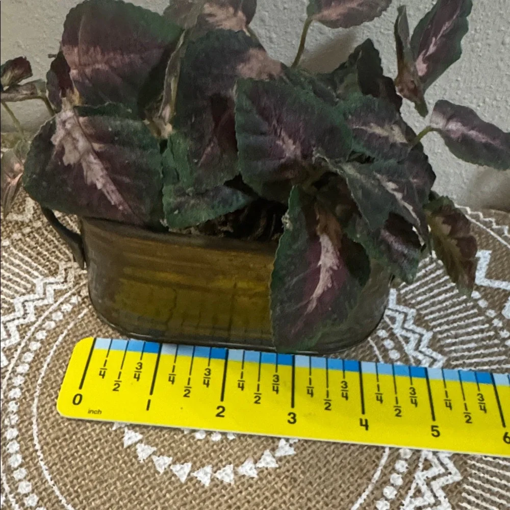 VTG Brass (India) planter with foliage & Brass vase (Italy) broken handle set